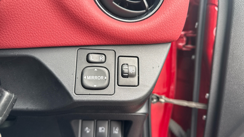 Toyota Yaris 1.5 VVT-i Blue Bi-tone 5dr Petrol Hatchback